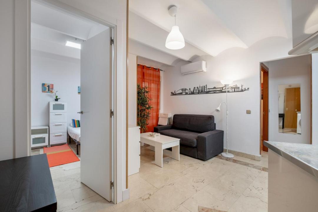 2 Bedroom 1 Bathroom Furnished - Sol - Cozy Vintage - Mintystay Madrid Exterior foto