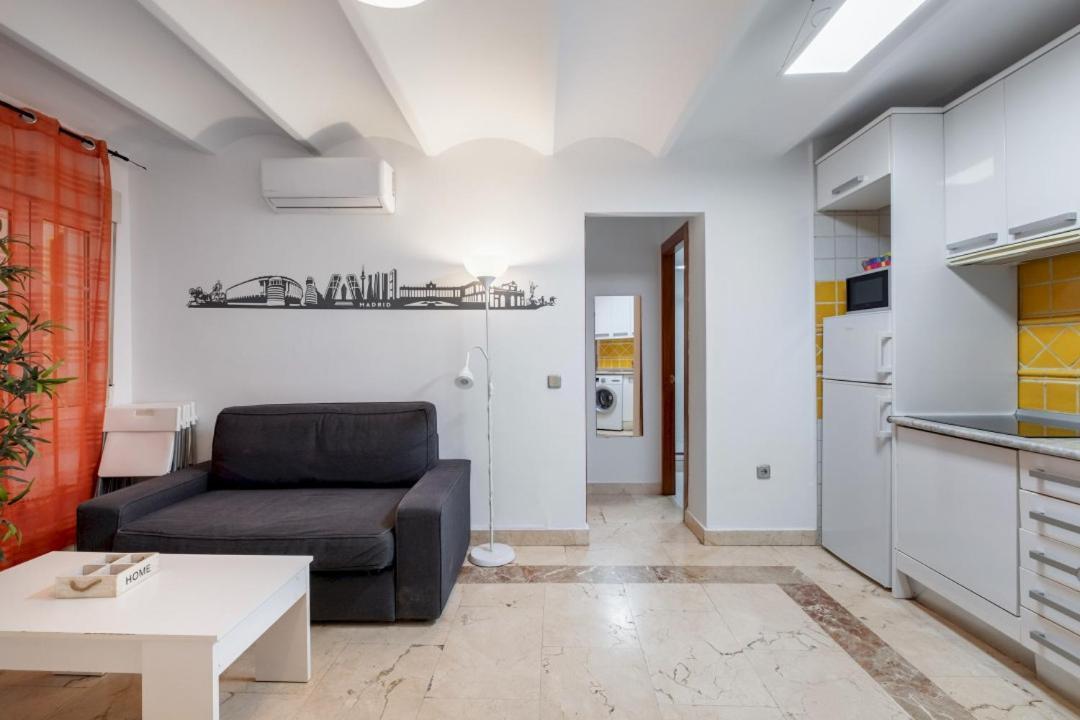 2 Bedroom 1 Bathroom Furnished - Sol - Cozy Vintage - Mintystay Madrid Exterior foto