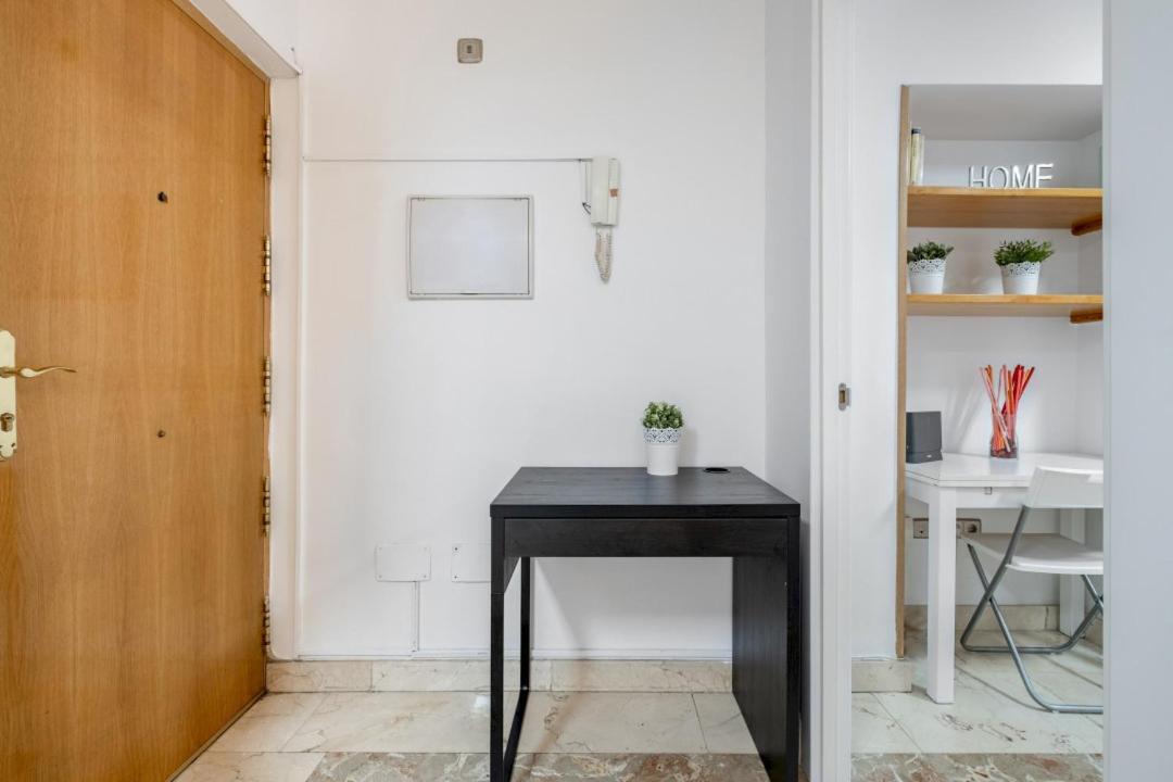 2 Bedroom 1 Bathroom Furnished - Sol - Cozy Vintage - Mintystay Madrid Exterior foto